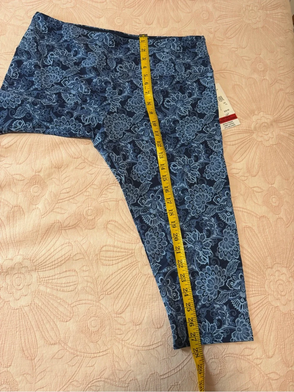 NWT Blue Floral Cropped Tummy Control Leggings
